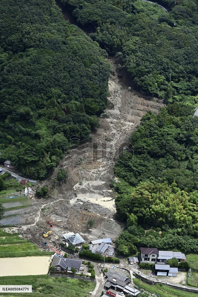 2 typhoons pass along Japan's Pacific coast