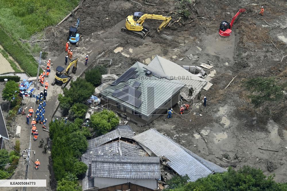 2 typhoons pass along Japan's Pacific coast