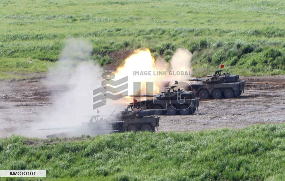 Japan-U.S. joint firing drill