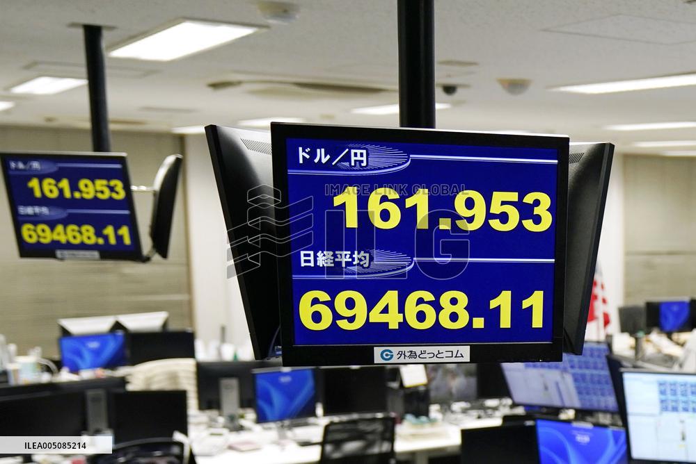 Yen hits 39-year low
