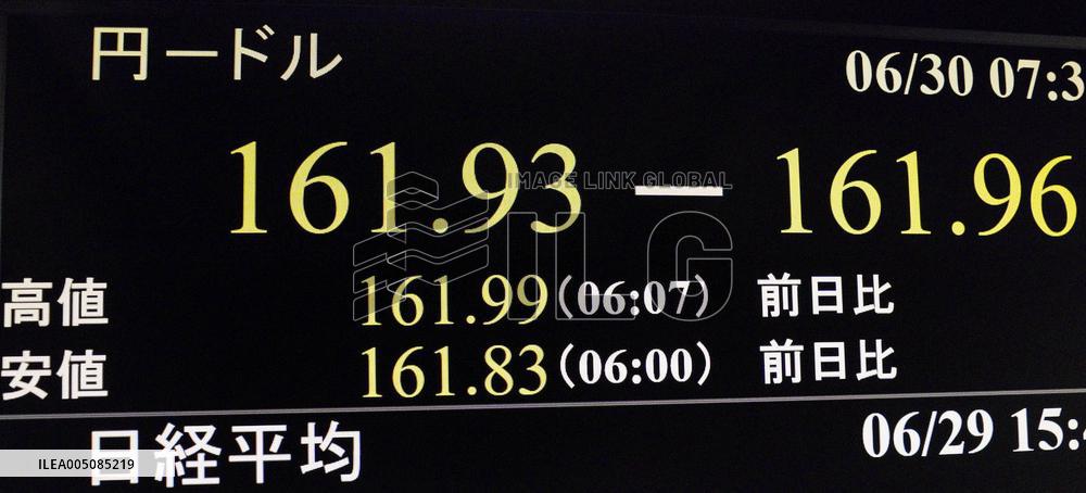 Yen hits 39-year low