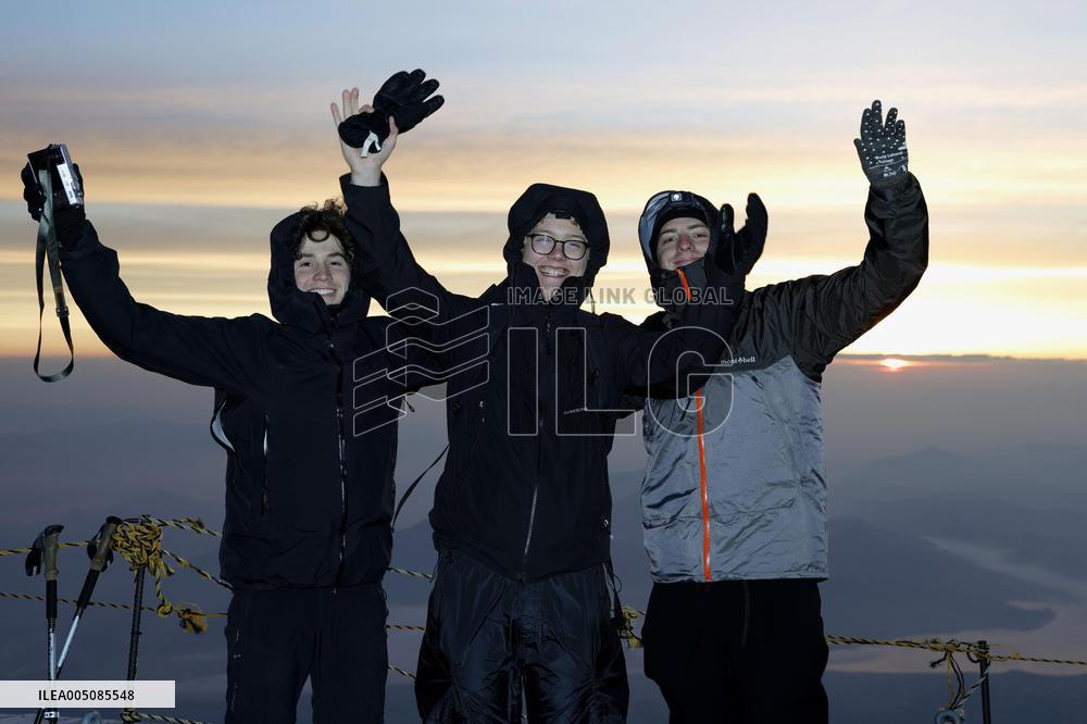 Mt. Fuji climbing season