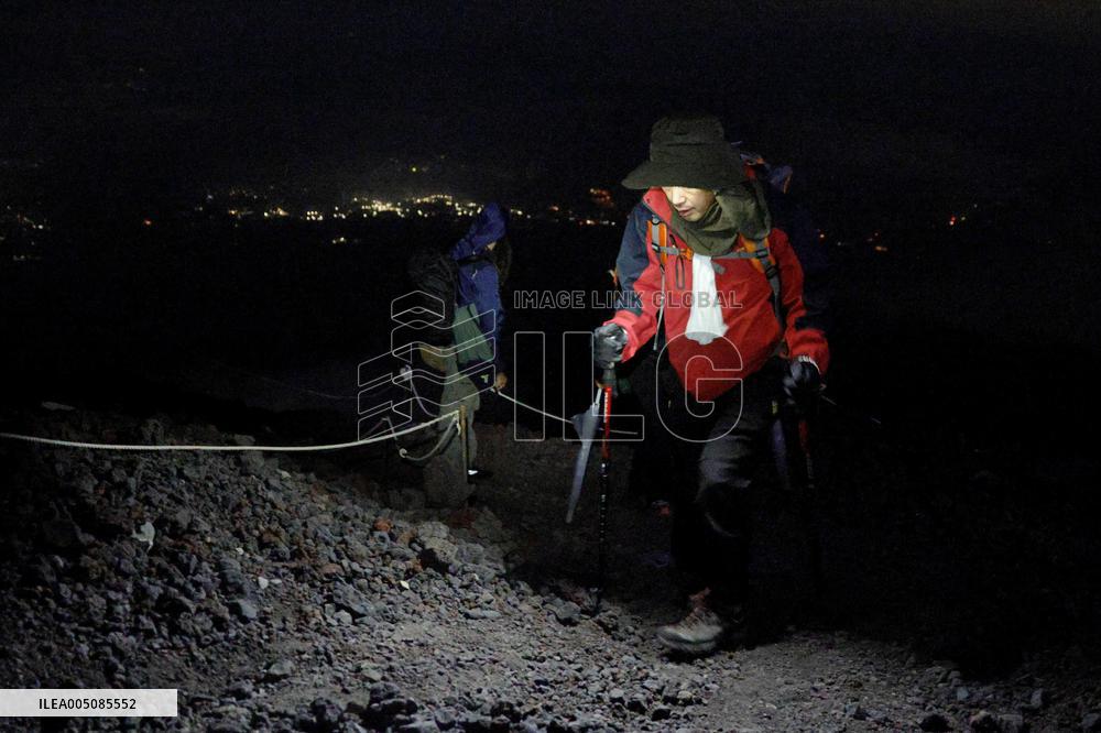 Mt. Fuji climbing season