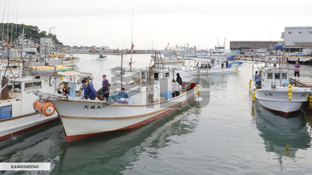 Seaweed harvesting season starts in central Japan
