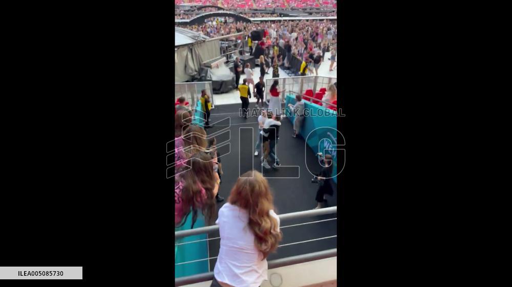 UK: Harry Styles Celebrates England Goal Mid-Show During Wembley Tour