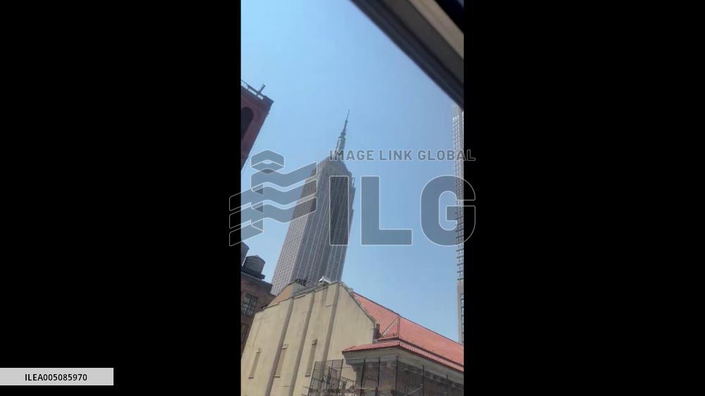 US: Couple Scales Empire State Building, Faces Charges After Proposal 2