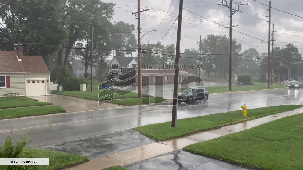 US: Severe Thunderstorms Bring Damaging Winds and Heavy Rain to Chicago Area