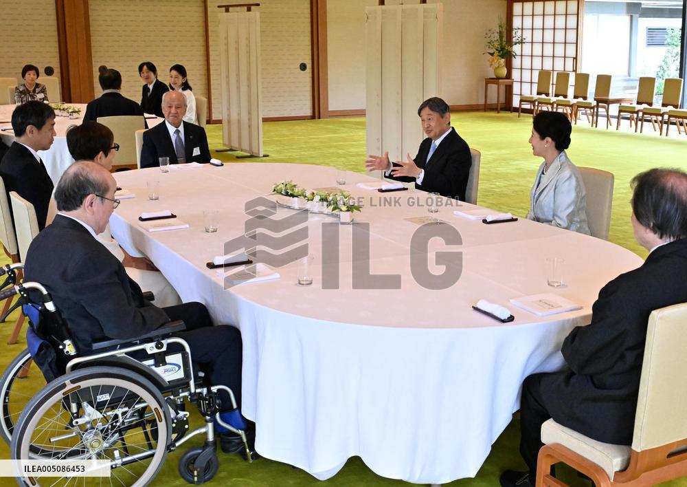 Japan emperor talks with art award winners