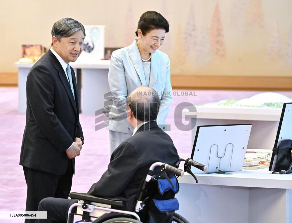 Japan emperor talks with art award winners