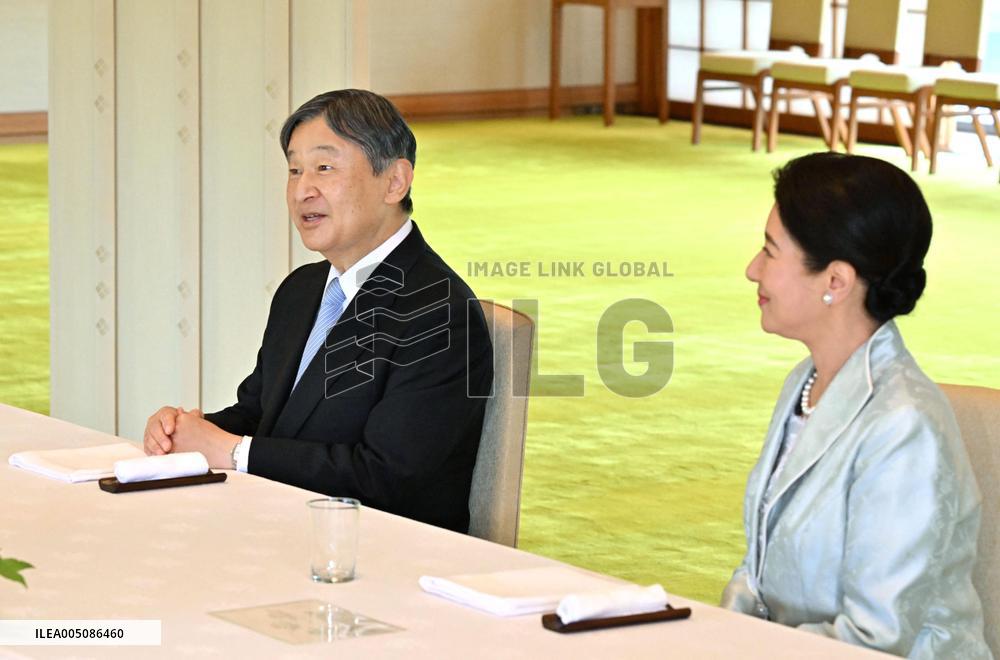 Japan emperor talks with art award winners