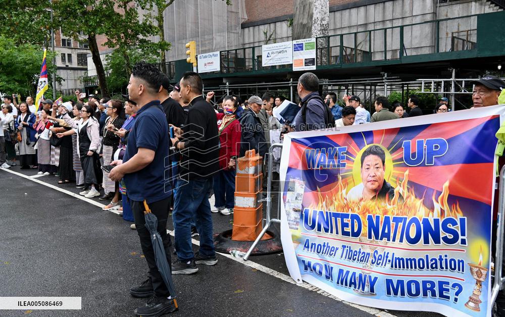 Protest for Tibet independence in front of U.N.