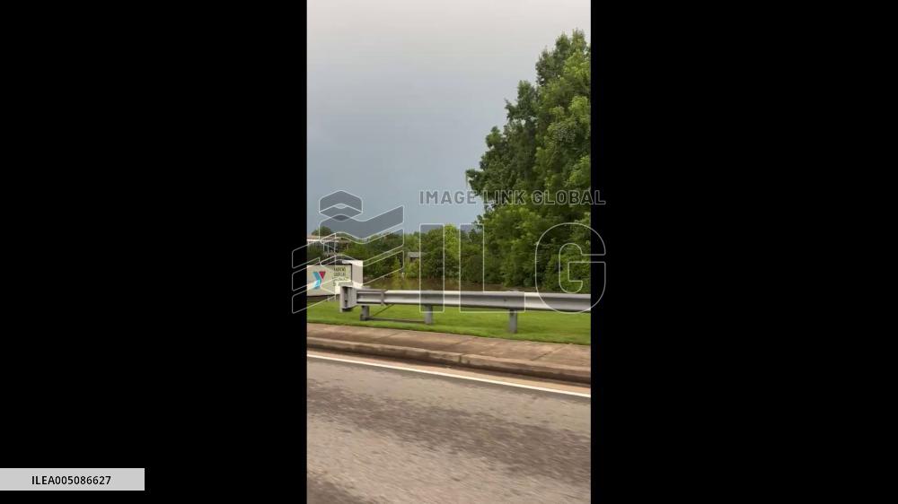 US: Flooding Hits YMCA Parking Lot in Brentwood, Tennessee