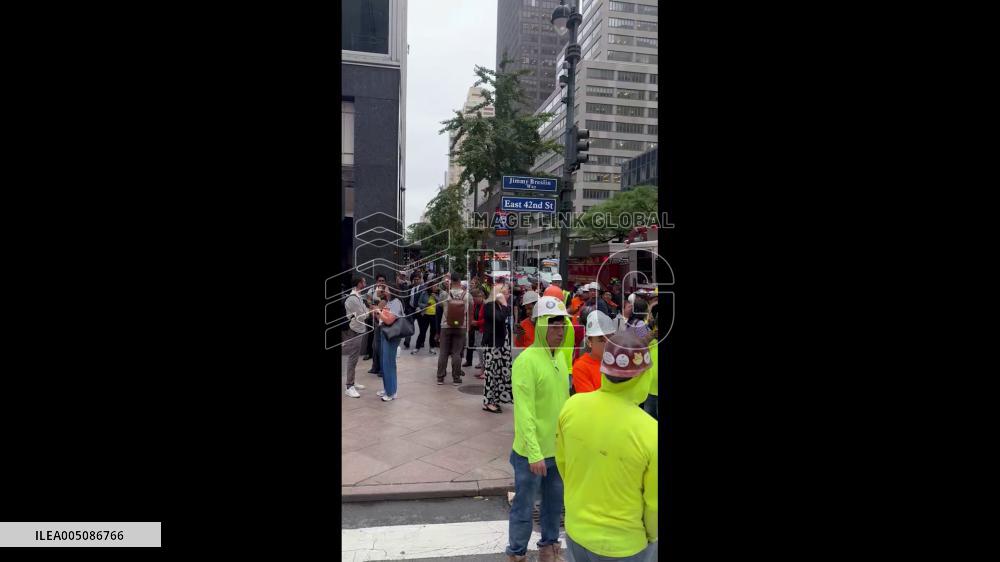 US: Partial Collapse Forces Evacuation of Midtown Manhattan High-Rise