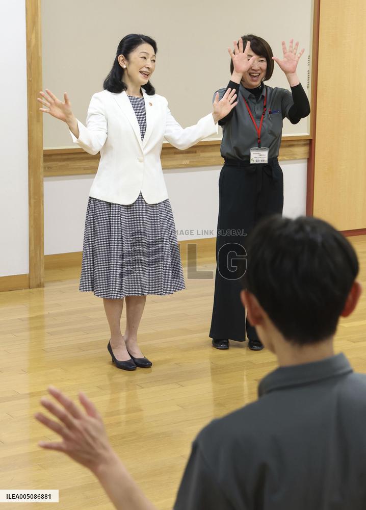 Crown Princess Kiko visits facility for disabled in western Japan