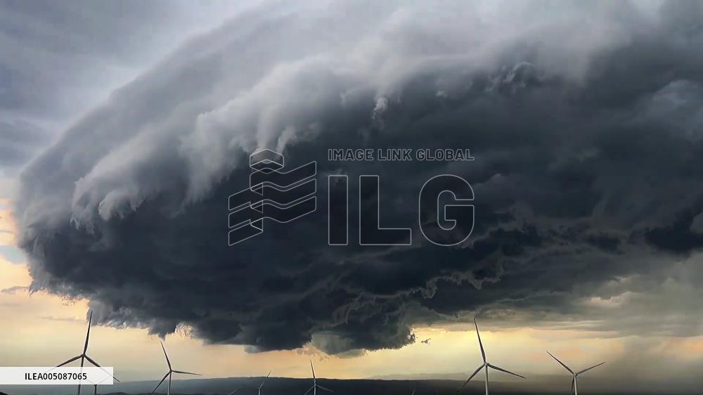 China: Giant Claw-Shaped Cloud Looms Over Hebei Grassland