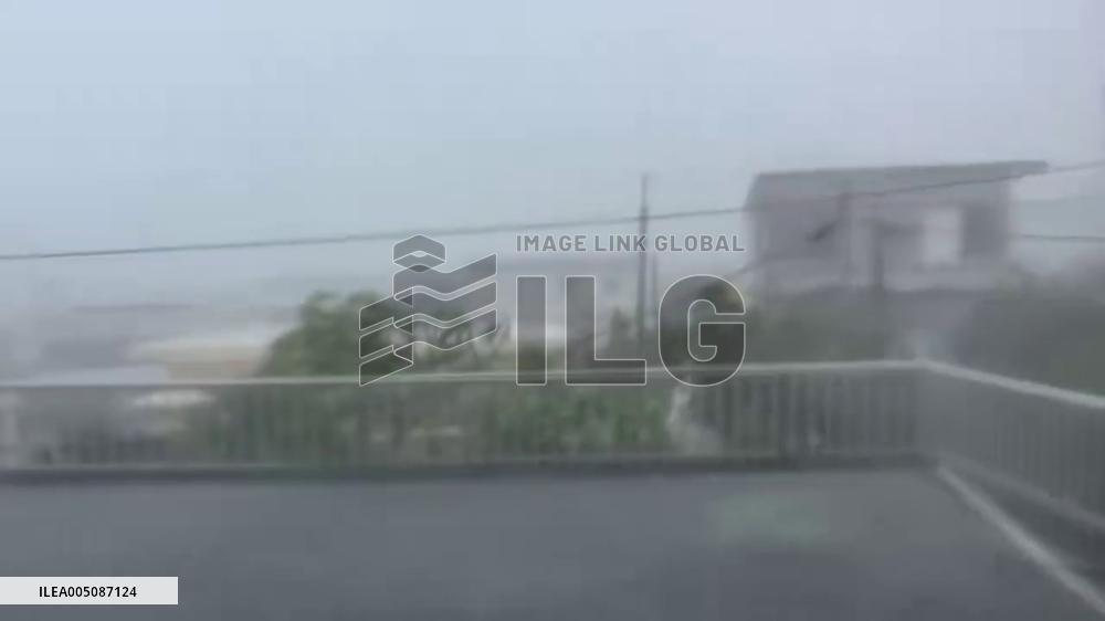 Japan: Powerful Typhoon Bavi Batters Okinawa Amid Storm Surge Warnings 3