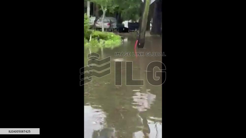 US: Fast-Moving Storm Floods Roads Across New Orleans, Strands Vehicles