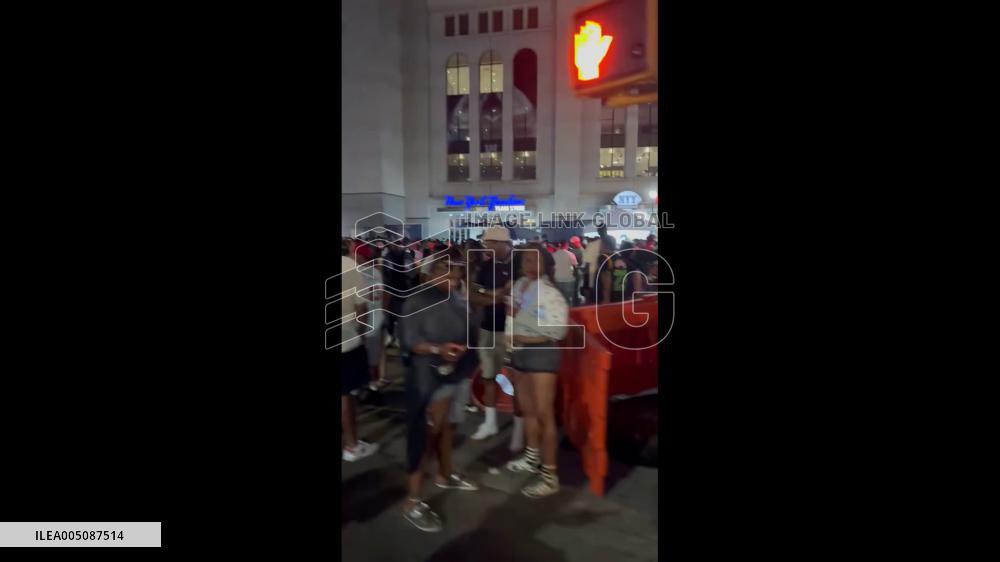 US: Thousands of Jay-Z Fans Stuck Outside Yankee Stadium Amid Gate Closures
