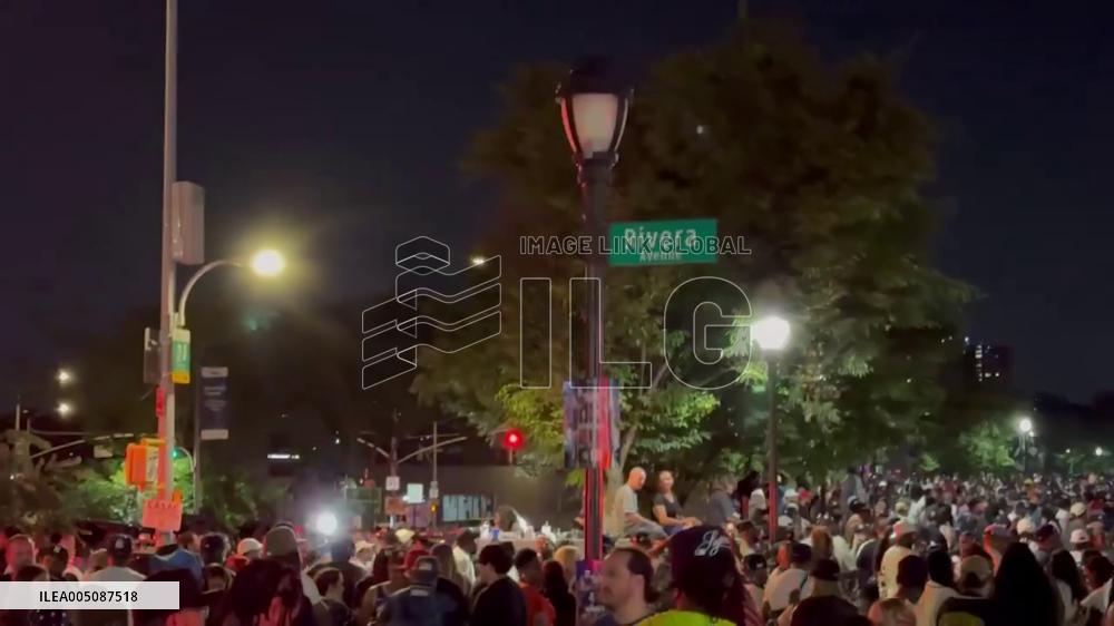 US: Thousands of Jay-Z Fans Stuck Outside Yankee Stadium Amid Gate Closures 2