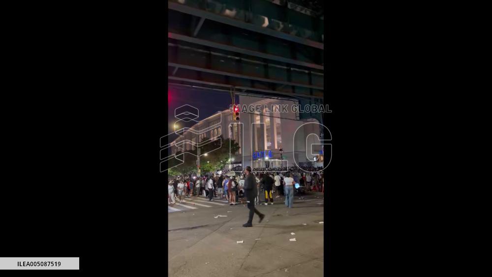 US: Thousands of Jay-Z Fans Stuck Outside Yankee Stadium Amid Gate Closures 3