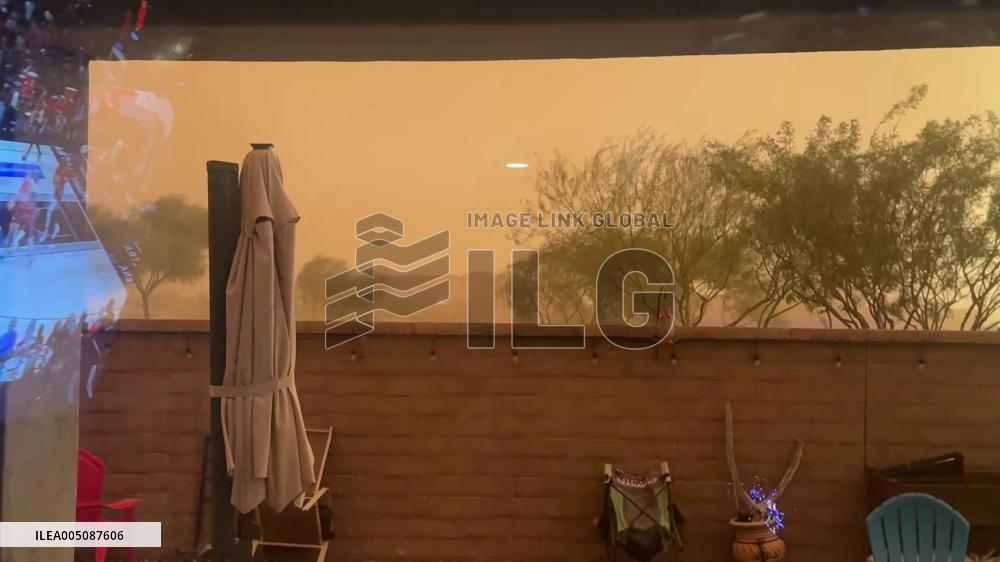 US: Dust Storm Sweeps Through Phoenix Metro, Causing Power Outages and Flight Delays 3