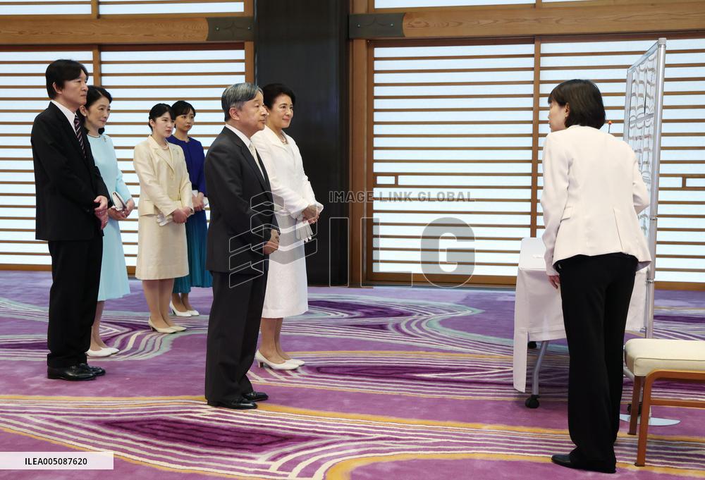 Emperor meets Japan Academy Prize winners