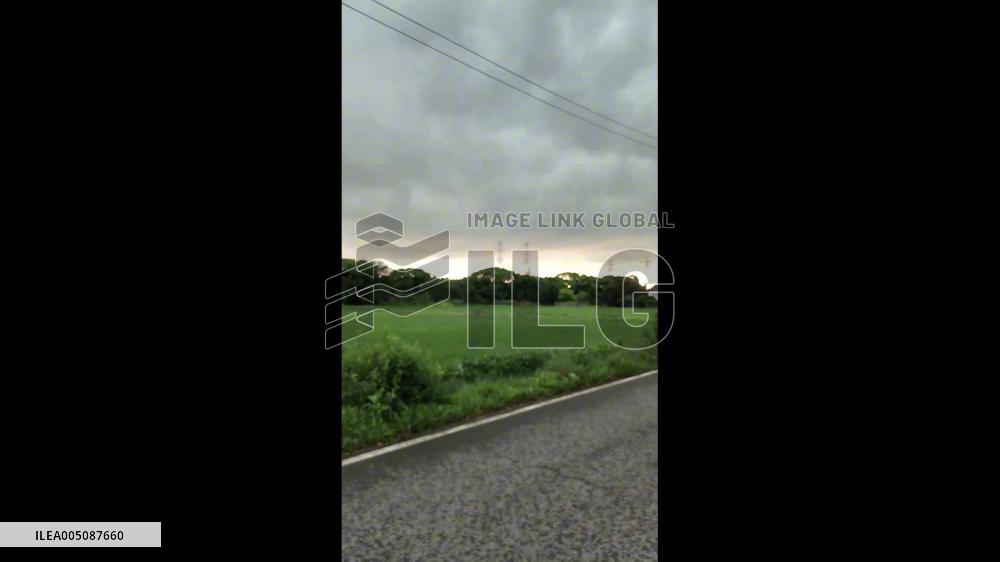 China: Man Narrowly Escapes Lightning Strike in Shanghai