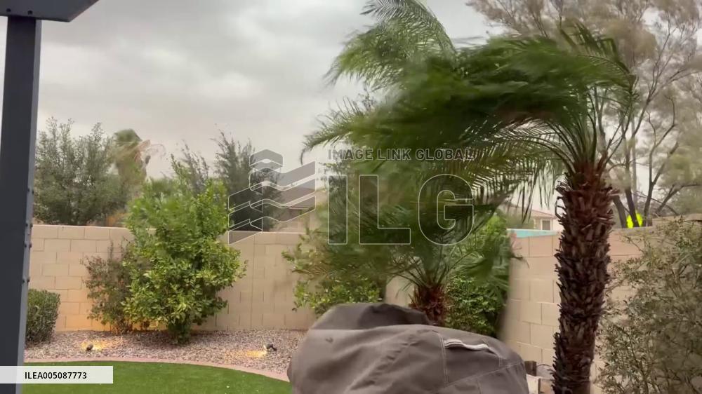 US: Monsoon Storms Bring Another Wall of Dust to Phoenix Metro 3