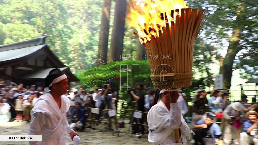[Breaking news]Fire festival in western Japan