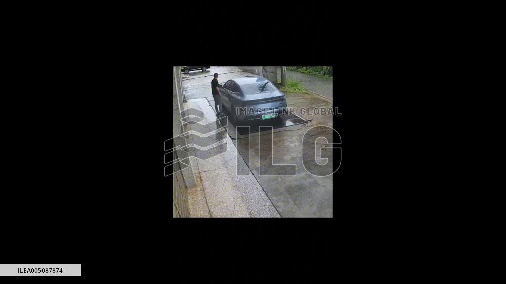 China: Residents Rescue Woman After Car Plunges Into River in Hunan