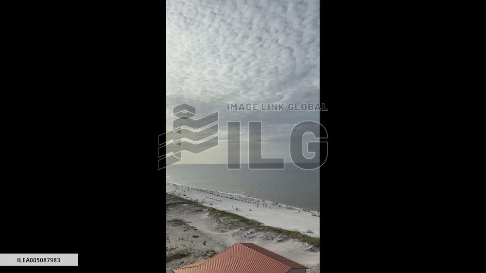US: Low Blue Angels Flyover Stuns Beachgoers at Pensacola Beach, Florida