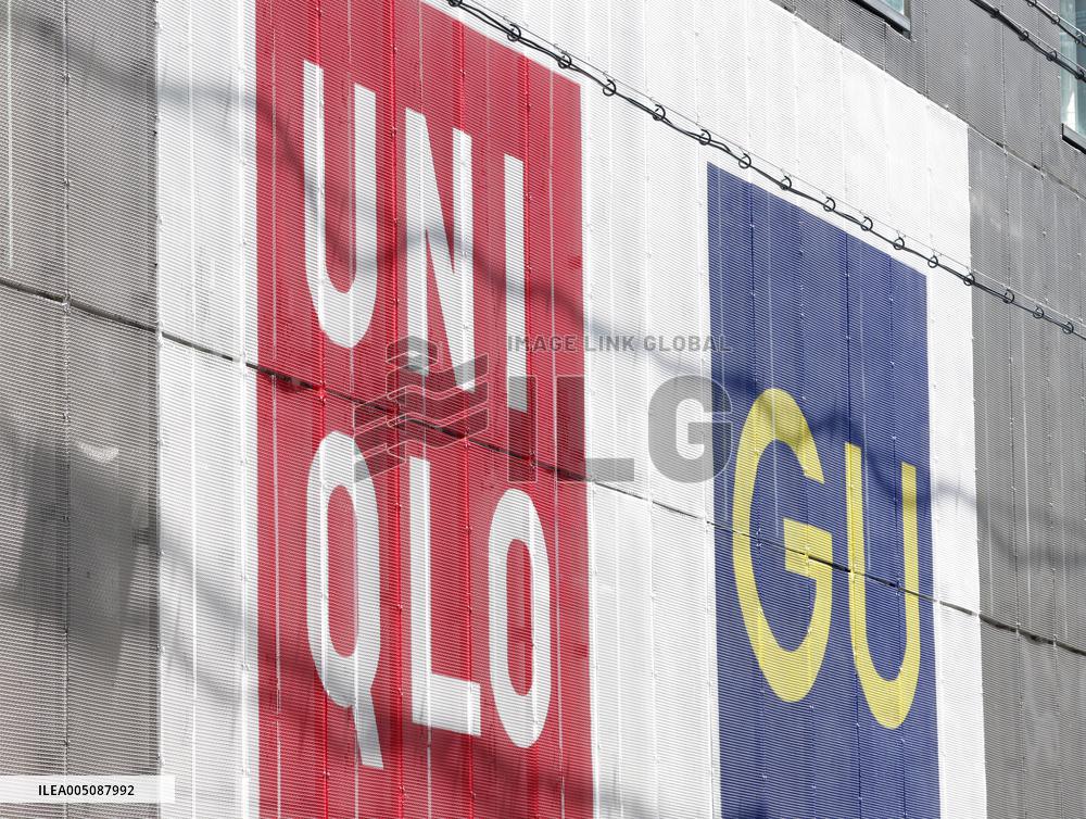 UNIQLO and GU Signs and Logos