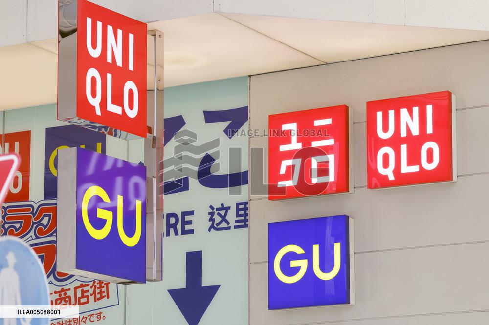 UNIQLO and GU Signs and Logos