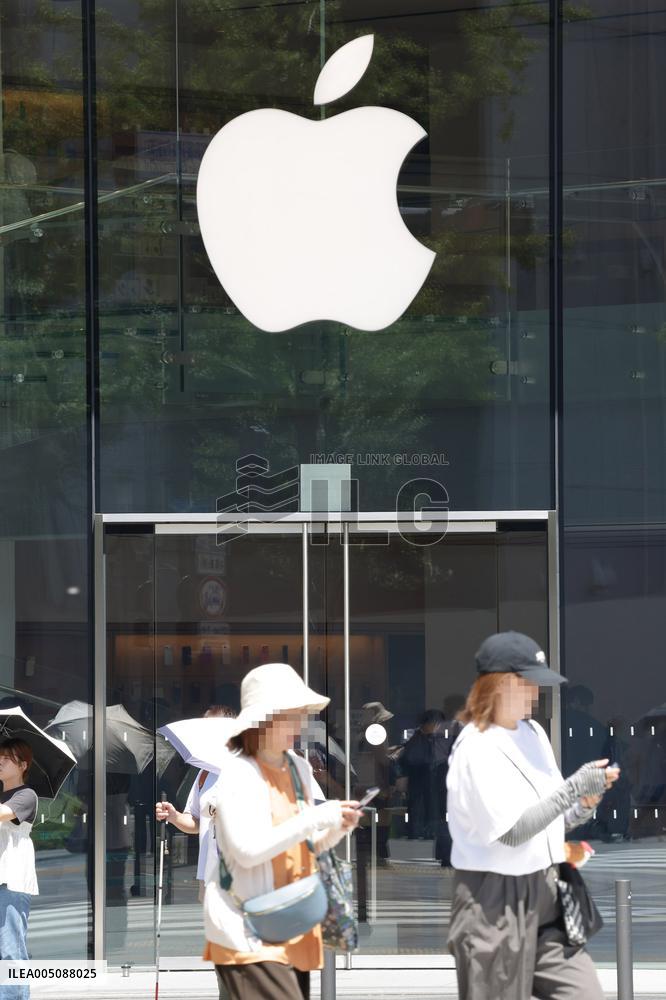 Apple Store sign and logo