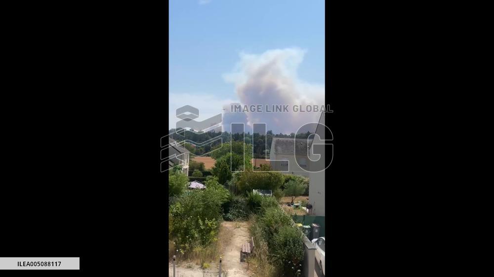 France: Wildfires Rage Near Fontainebleau in Historic Forest Blaze 3