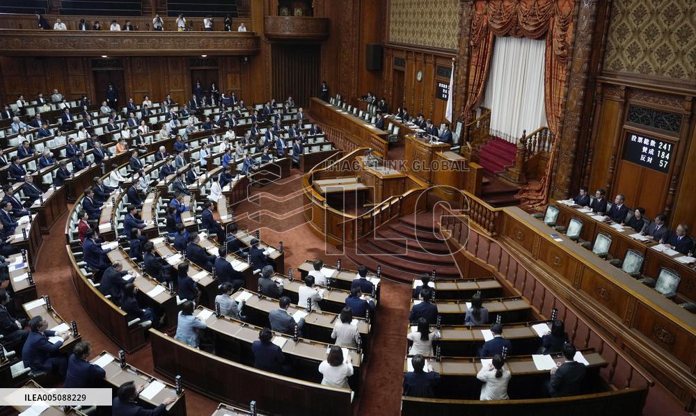 Japan revises Imperial House Law