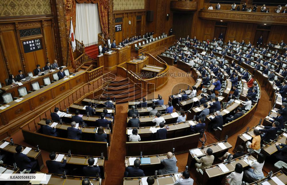Japan revises Imperial House Law
