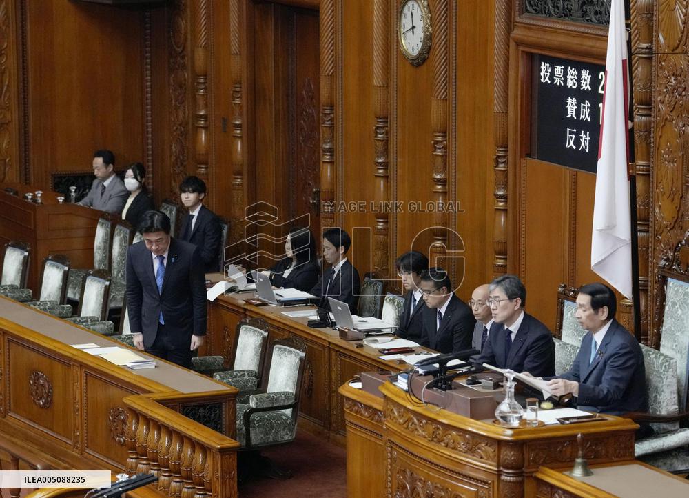 Japan revises Imperial House Law