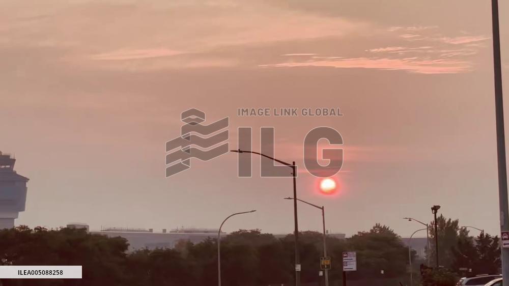 US: Wildfire Smoke Shrouds NYC Skyline, Air Quality Alert Continues