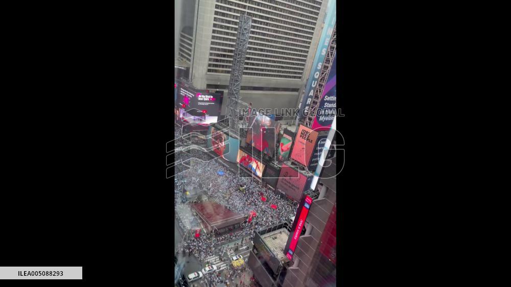 World Cup 2026 – Argentina Supporters Take Over Times Square Ahead of Final