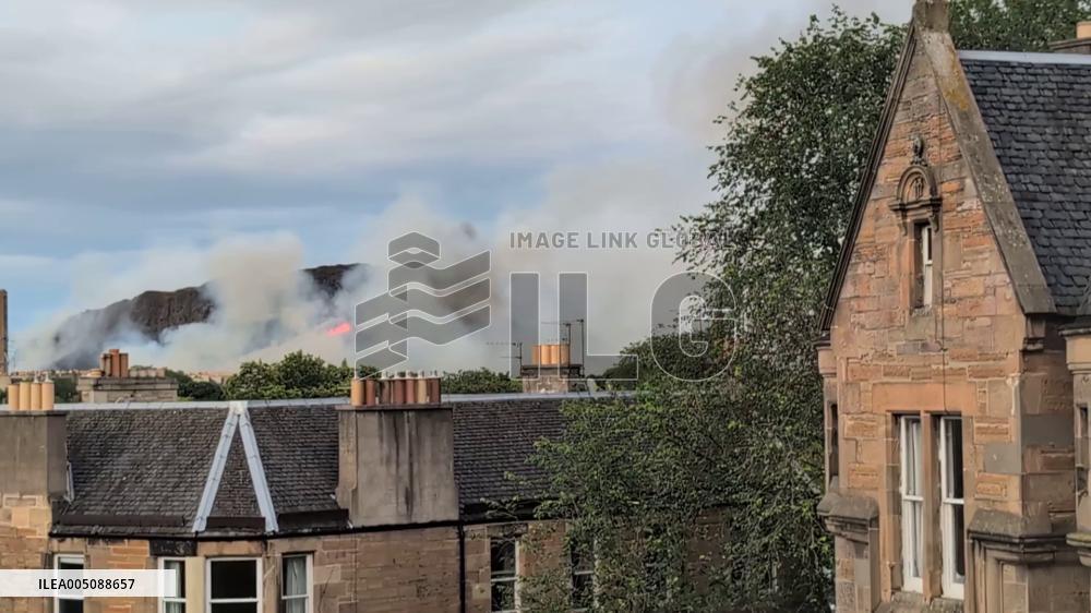 UK: Large Fire Erupts on Edinburgh’s Arthur’s Seat