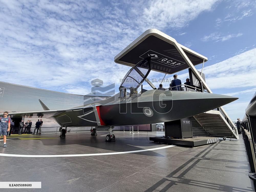 Japan's next-generation fighter on display at airshow in Britain