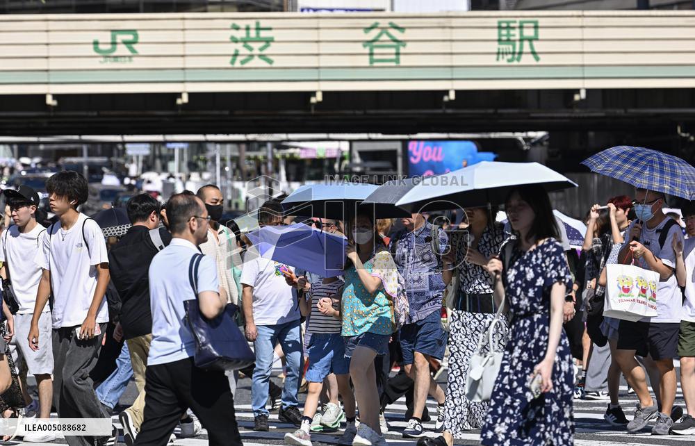 Rainy season ends in eastern, central Japan