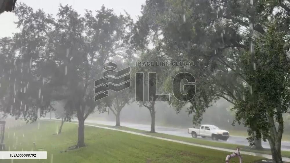 US: Outer Bands From Tropical Depression Two Bring Showers to Central Florida