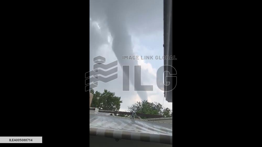 Canada: Possible Tornado Spotted in Rocky Mountain House, Alberta 5