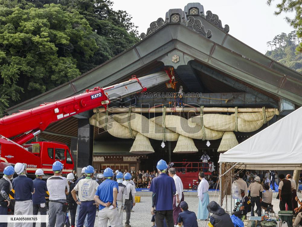 Sacred rope replacement at Izumo Taisha shrine