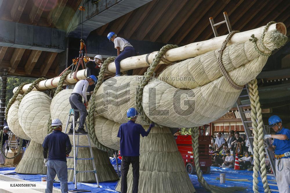 Sacred rope replacement at Izumo Taisha shrine