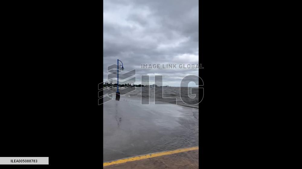 US: Tropical Storm Bertha Pushes Lake Pontchartrain Over Seawall in New Orleans