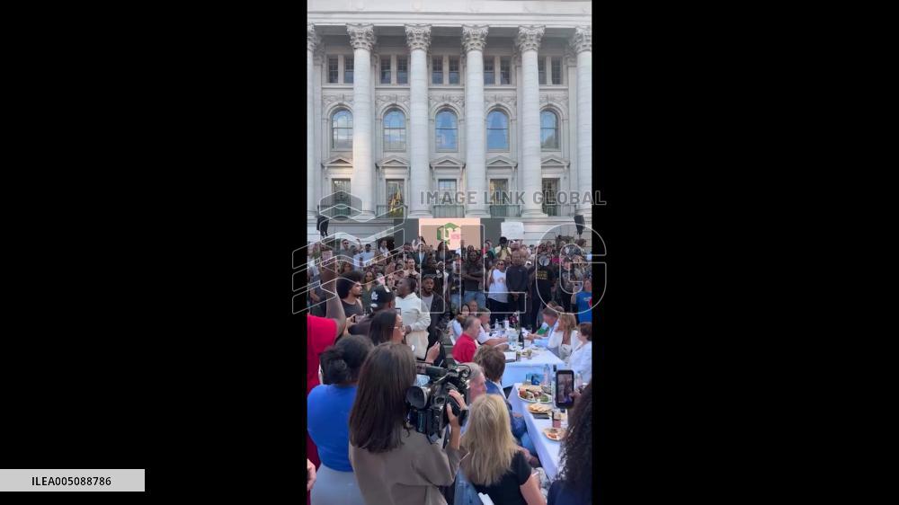 US: Madison Protesters Storm Concert Stage Following Fatal Police Shooting 2