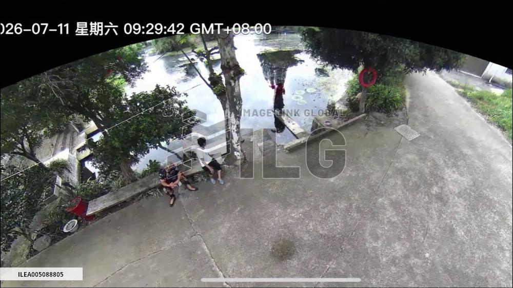 China: Veteran Party Member Jumps Into Pond to Rescue Drowning Woman